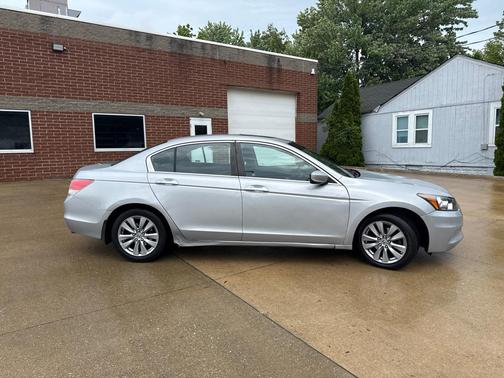 Alabaster Silver Metallic 2011 Honda Accord EX