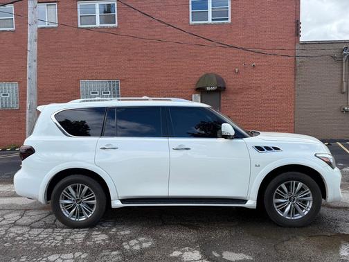 2016 INFINITI QX80 Base