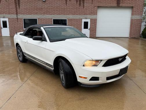 Performance White 2012 Ford Mustang
