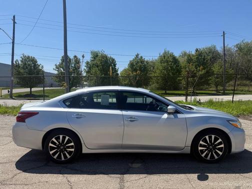 Brilliant Silver 2018 Nissan Altima 2.5 SV