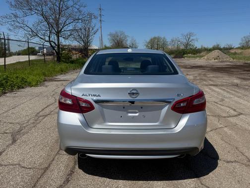 Brilliant Silver 2018 Nissan Altima 2.5 SV