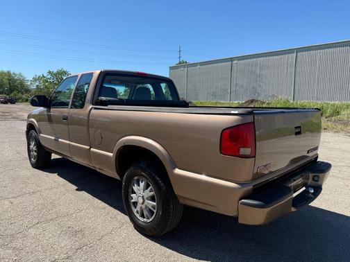 Sandalwood Metallic 2003 GMC Sonoma SLS