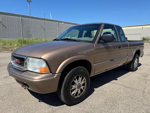 Sandalwood Metallic 2003 GMC Sonoma SLS