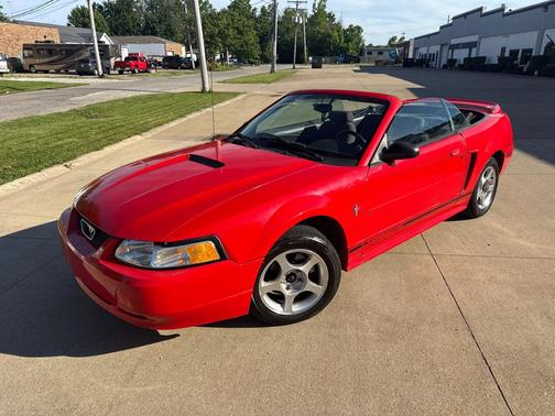 RED 2000 Ford Mustang Base
