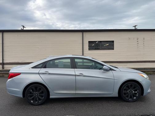 2011 Hyundai SONATA SE