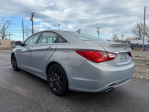 2011 Hyundai SONATA SE