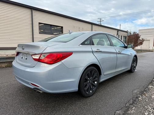 2011 Hyundai SONATA SE