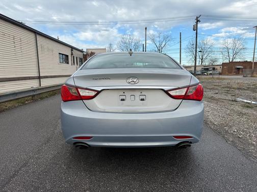 2011 Hyundai SONATA SE