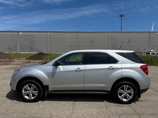 Silver Ice Metallic 2011 Chevrolet Equinox LS