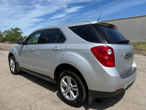 Silver Ice Metallic 2011 Chevrolet Equinox LS