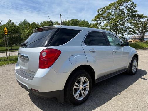 Silver Ice Metallic 2011 Chevrolet Equinox LS