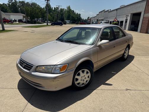 GOLD 2000 Toyota Camry CE
