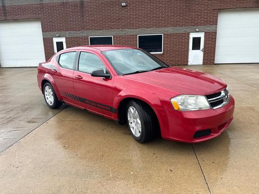 RED 2013 Dodge Avenger SE