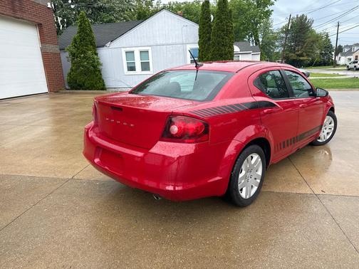 RED 2013 Dodge Avenger SE