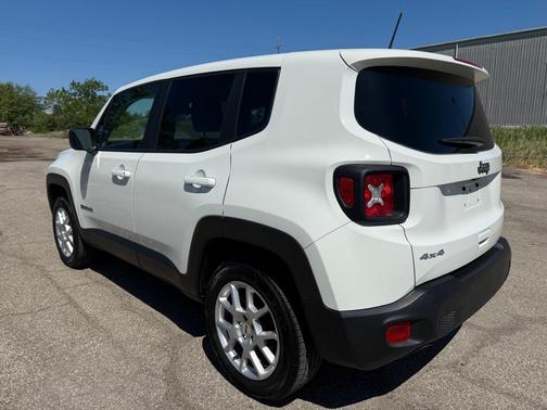 Alpine White Clearcoat 2023 Jeep Renegade Latitude