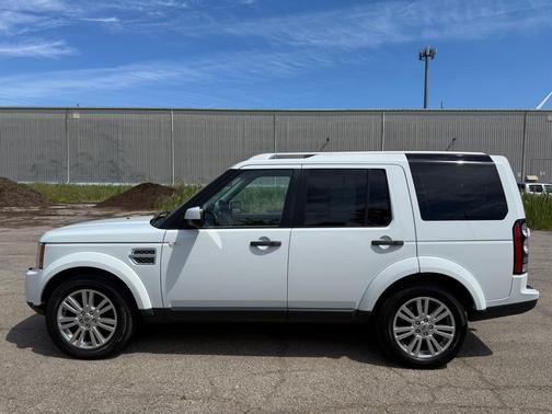 WHITE 2012 Land Rover LR4 Base