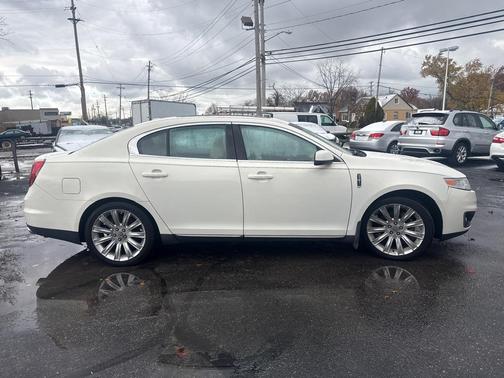 2012 Lincoln MKS Base
