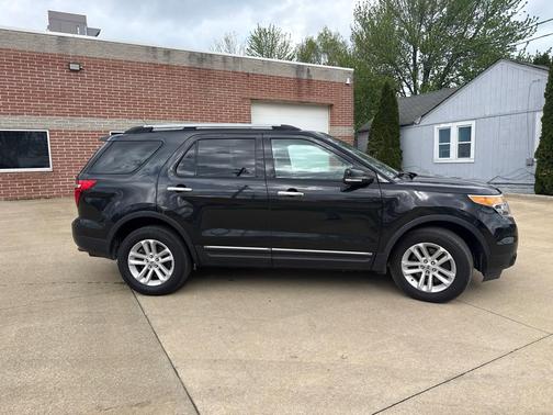 Tuxedo Black Metallic 2013 Ford Explorer XLT