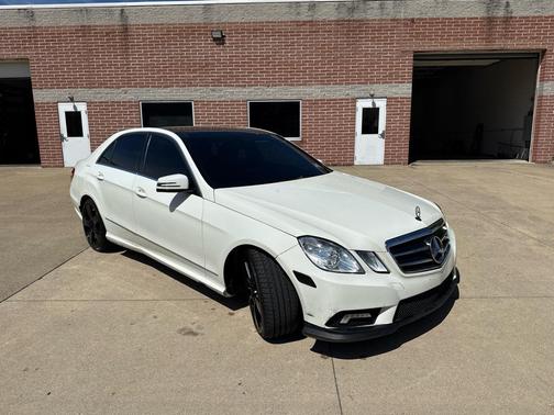 WHITE 2011 Mercedes-Benz E-Class E350 4MATIC