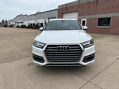 Carrara White 2019 Audi Q7 45 Premium