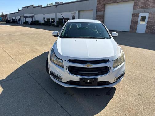 Summit White 2015 Chevrolet Cruze 1LT