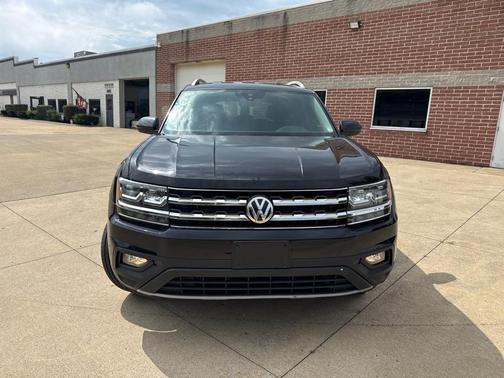 Deep Black Pearl 2019 Volkswagen Atlas 3.6L SE w/Technology