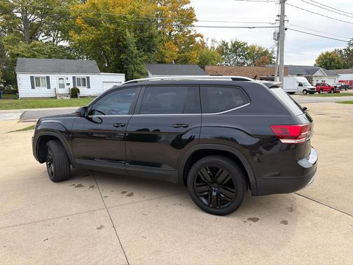 Deep Black Pearl 2019 Volkswagen Atlas 3.6L SE w/Technology