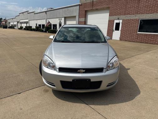 SILVER 2009 Chevrolet Impala LT
