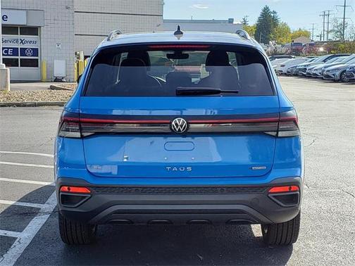 2025 Volkswagen Taos 1.5T SE Black