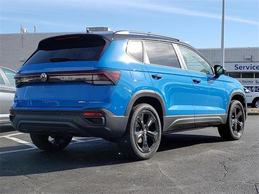 2025 Volkswagen Taos 1.5T SE Black