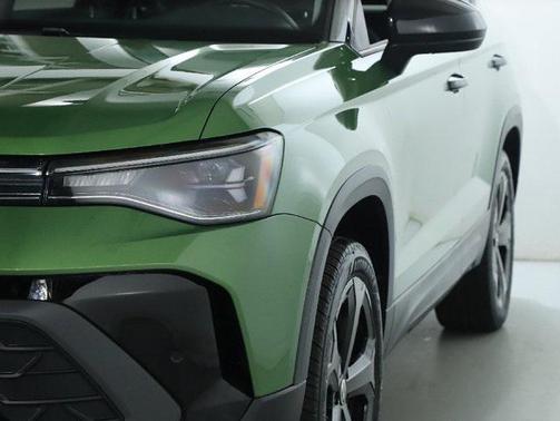 2025 Volkswagen Taos 1.5T SE Black