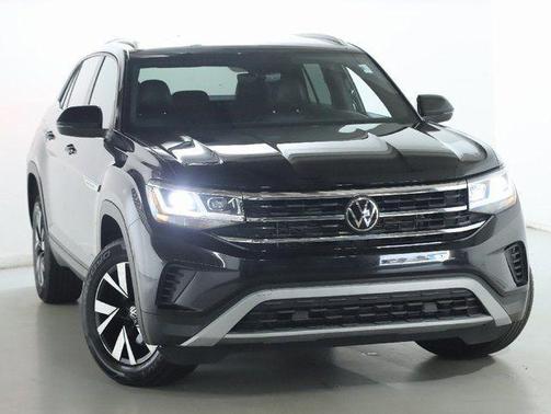 Deep Black Pearl 2023 Volkswagen Atlas Cross Sport 2.0T SE
