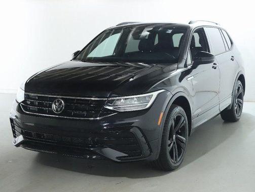 Deep Black Pearl 2023 Volkswagen Tiguan 2.0T SE R-Line Black 4MOTION