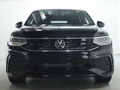 Deep Black Pearl 2023 Volkswagen Tiguan 2.0T SE R-Line Black 4MOTION