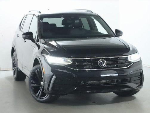 Deep Black Pearl 2023 Volkswagen Tiguan 2.0T SE R-Line Black 4MOTION