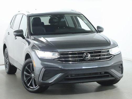 Platinum Gray Metallic 2023 Volkswagen Tiguan 2.0T SE