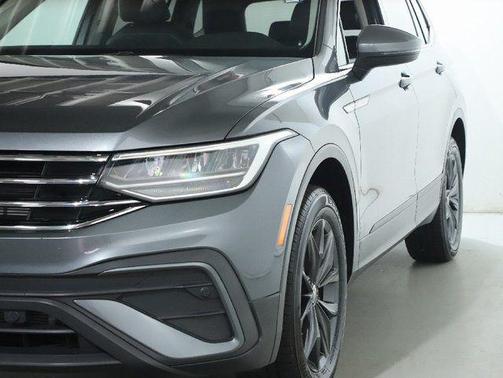 Platinum Gray Metallic 2023 Volkswagen Tiguan 2.0T SE
