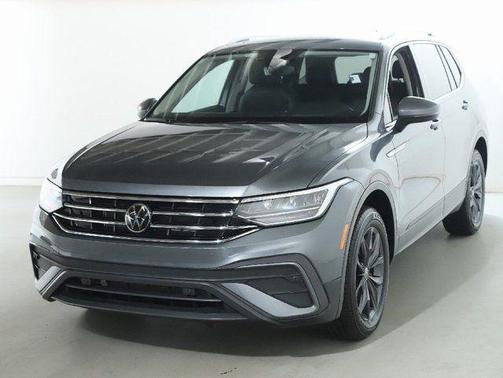 Platinum Gray Metallic 2023 Volkswagen Tiguan 2.0T SE