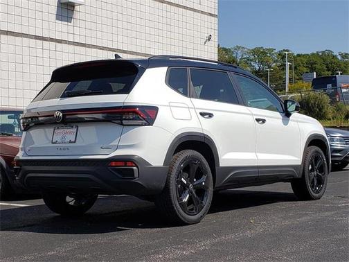 2025 Volkswagen Taos 1.5T SE Black