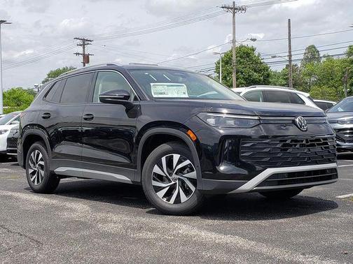 Deep Black 2026 Volkswagen Tiguan 2.0T S