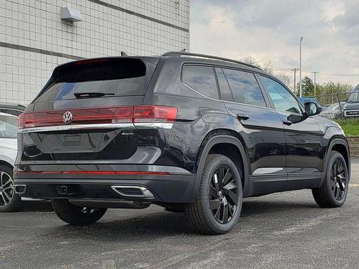 Deep Black 2026 Volkswagen Atlas 2.0T SE w/Technology 4MOTION