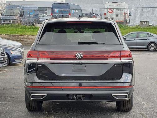 Deep Black 2026 Volkswagen Atlas 2.0T SE w/Technology 4MOTION