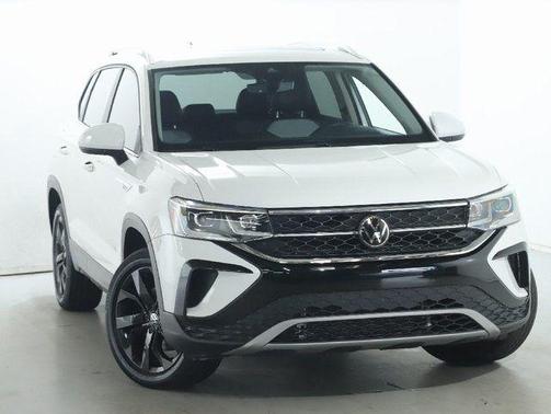 Pure White 2023 Volkswagen Taos 1.5T SEL