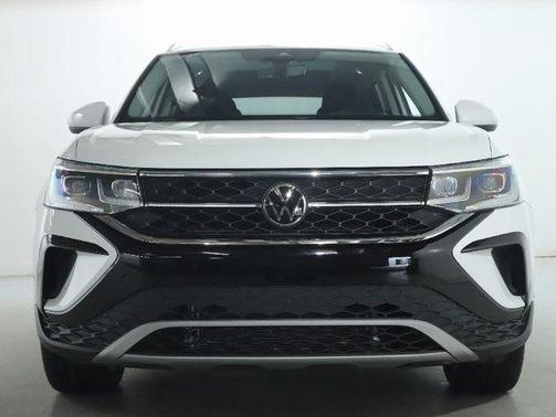 Pure White 2023 Volkswagen Taos 1.5T SEL