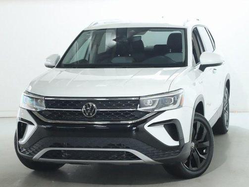Pure White 2023 Volkswagen Taos 1.5T SEL