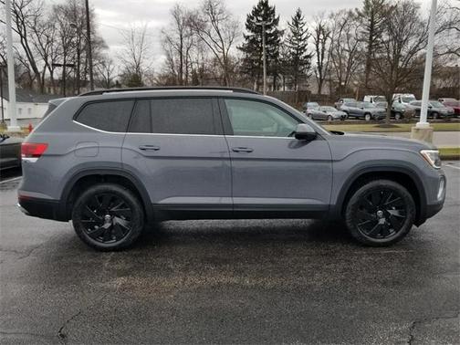 2025 Volkswagen Atlas 2.0T SE w/Technology 4MOTION