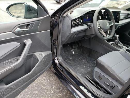 Deep Black Pearl 2026 Volkswagen Jetta 1.4T SE