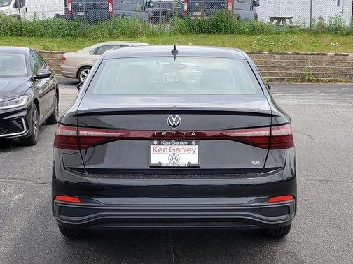 Deep Black Pearl 2026 Volkswagen Jetta 1.4T SE