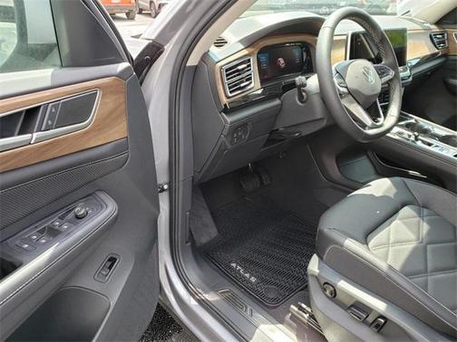 2025 Volkswagen Atlas 2.0T SE w/Technology 4MOTION