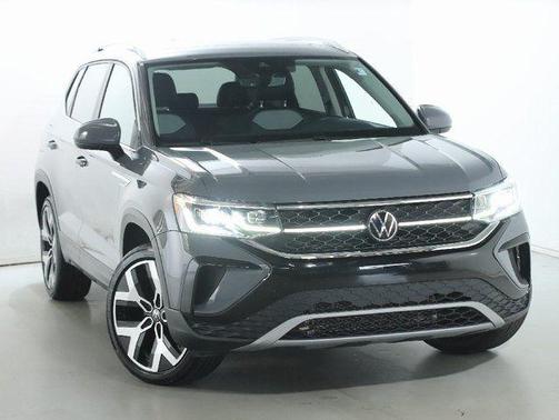 Platinum Gray Metallic 2023 Volkswagen Taos 1.5T SEL